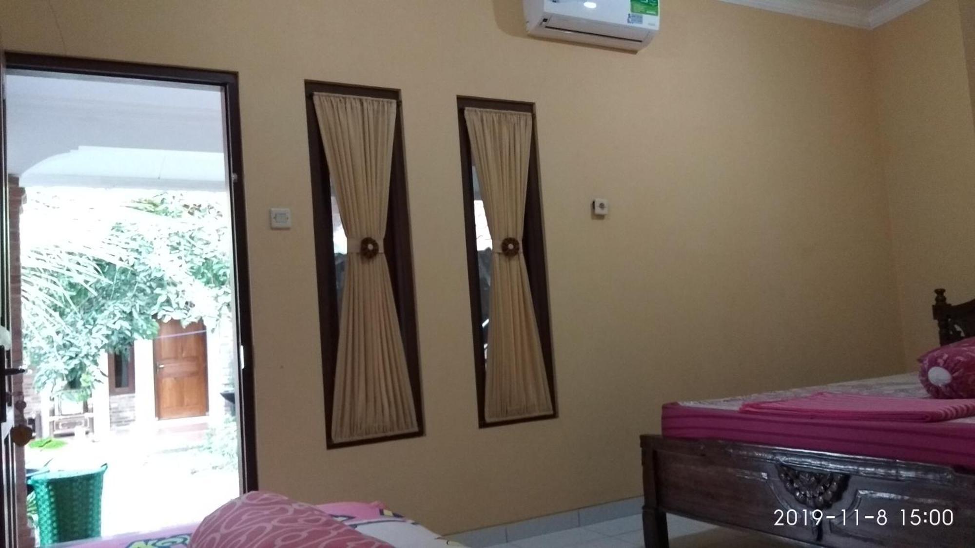 Kumojoyo Homestay Borobudur Magelang Ruang foto